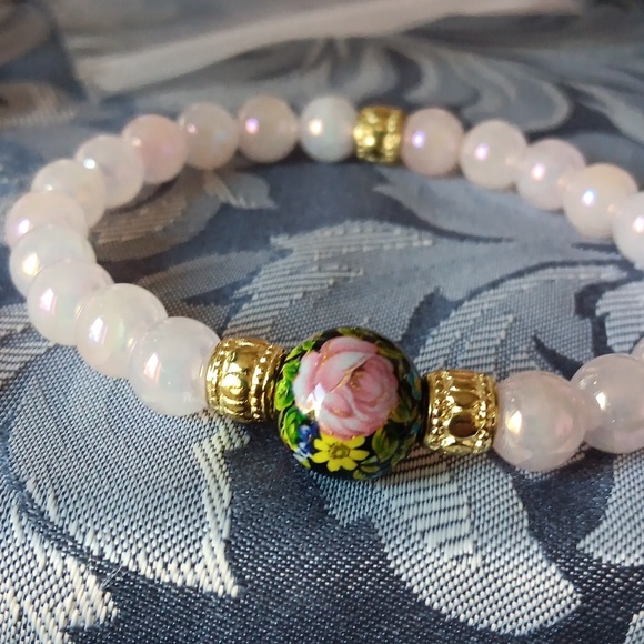 Elegant Rose Quartz Beaded Bracelet with Japanese Floral Accent - Picture 5 of 5